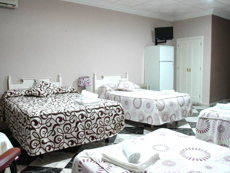 hospedium-hotel-plaza-manjon-habitacion-cuadruple-1